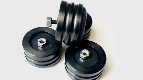 where and what size screw for Mnpctech formd t1 PC Case Riser Feet.